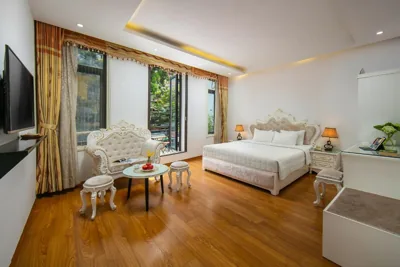 King Room with Balcony — Hanoi Kingly Hotel